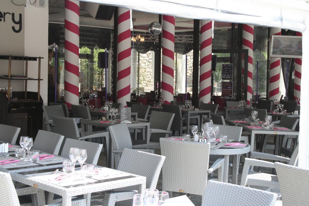 Le Chateau Des Artistes Apartment