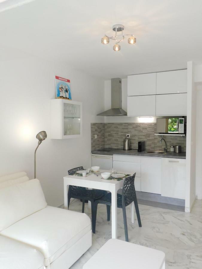 T2, Le Navarre, Cannes, Avec Climatisation Et Parking Prive * Cannes