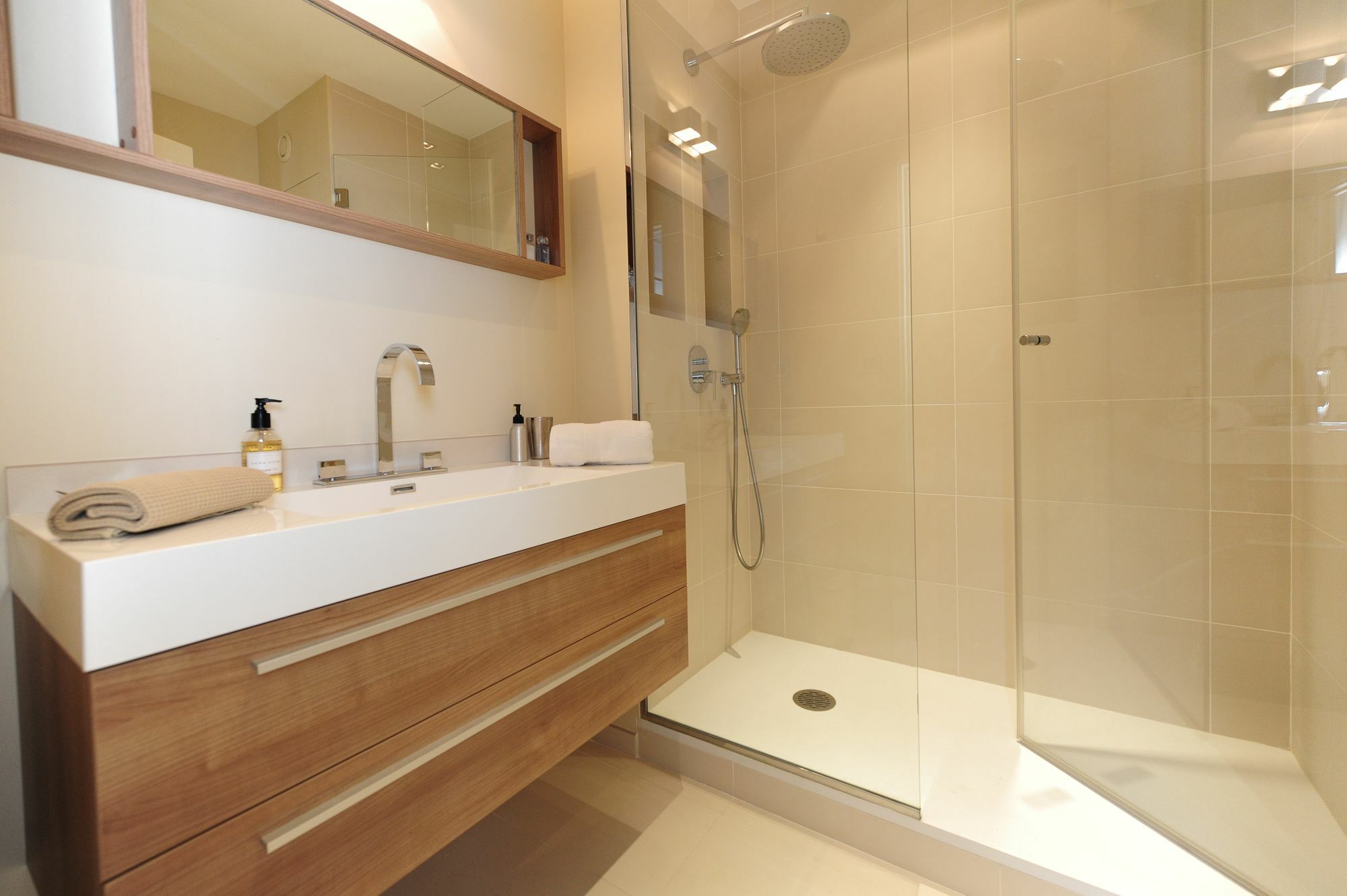 Apartment Gray D'albion Yourhosthelper *