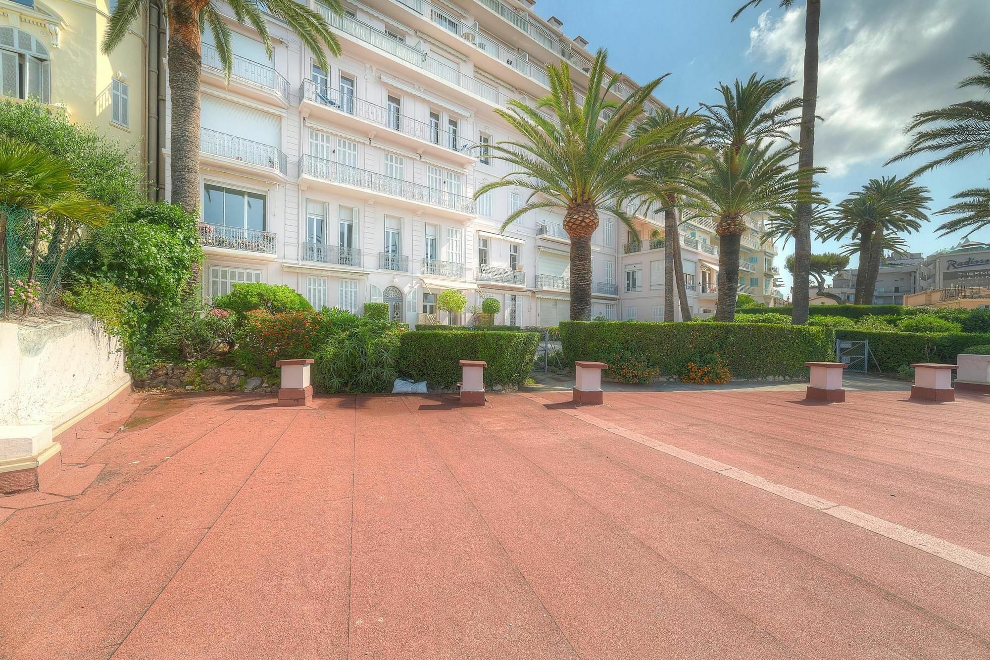 Le 1 * Cannes