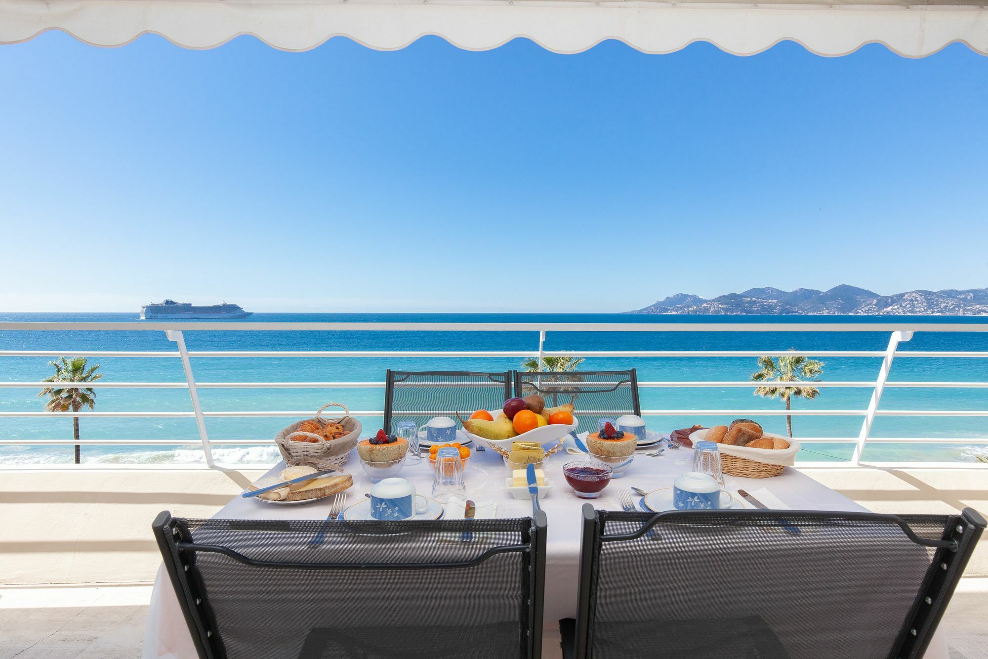 Du Sud Yhoost Cannes