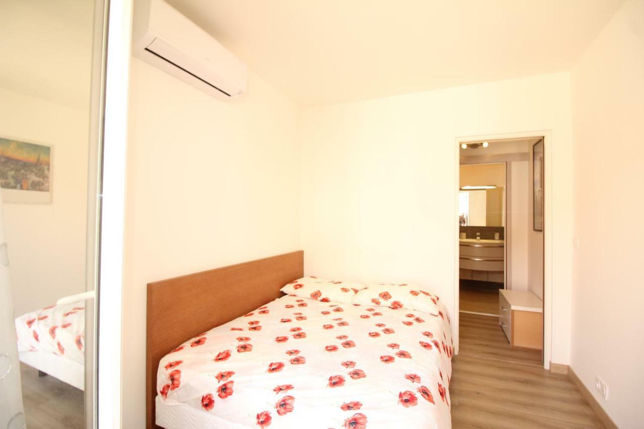 Hoche Pedestrian Street Balcony Apartment