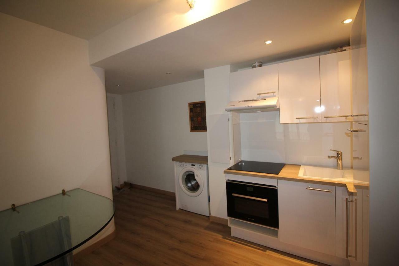 Hoche Pedestrian Street Balcony Apartment