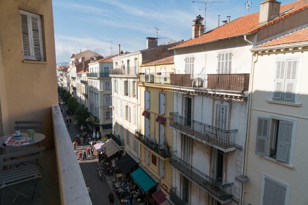 Apartment Spacious One Bedroom - Great Location! *