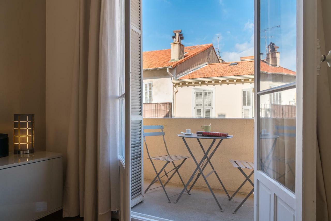 Spacious One Bedroom - Great Location! Apartment *