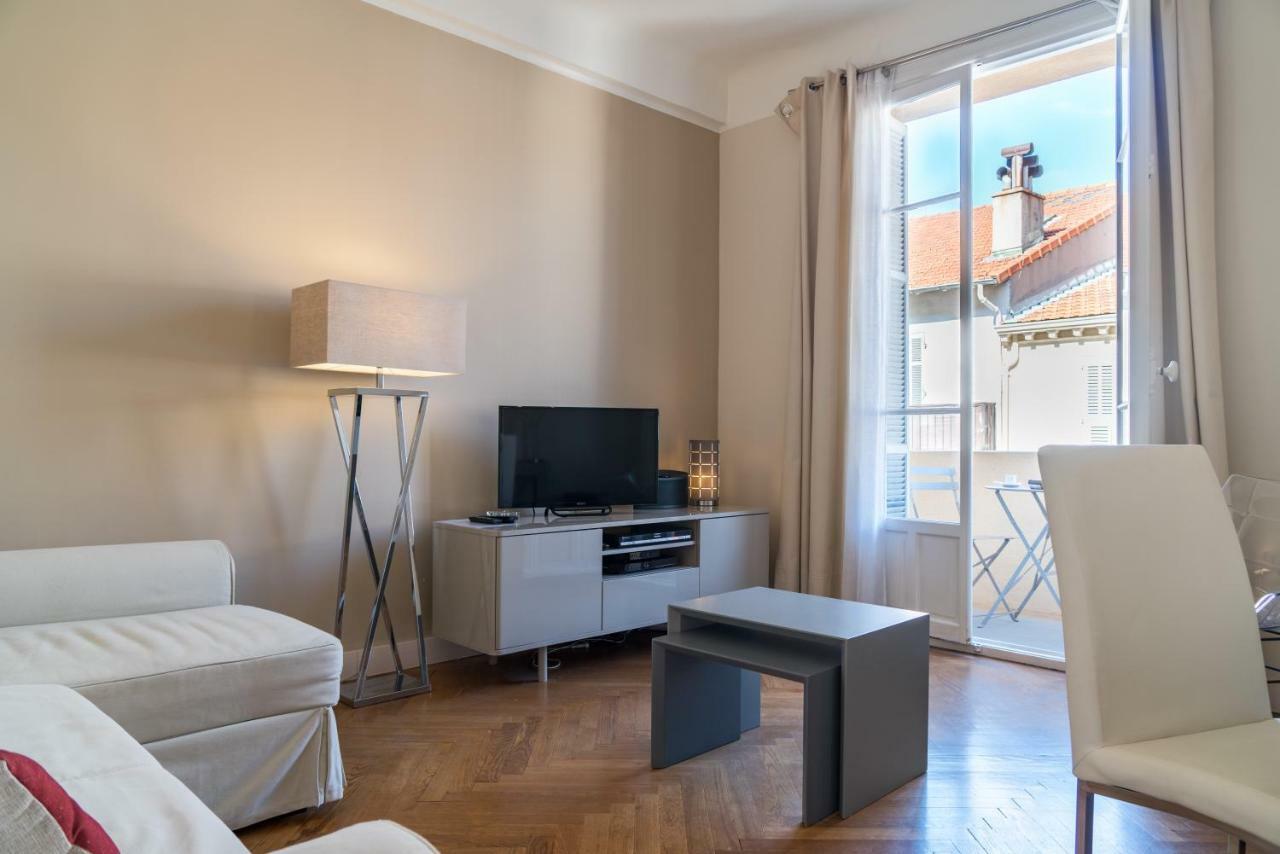 Apartment Spacious One Bedroom - Great Location! Cannes