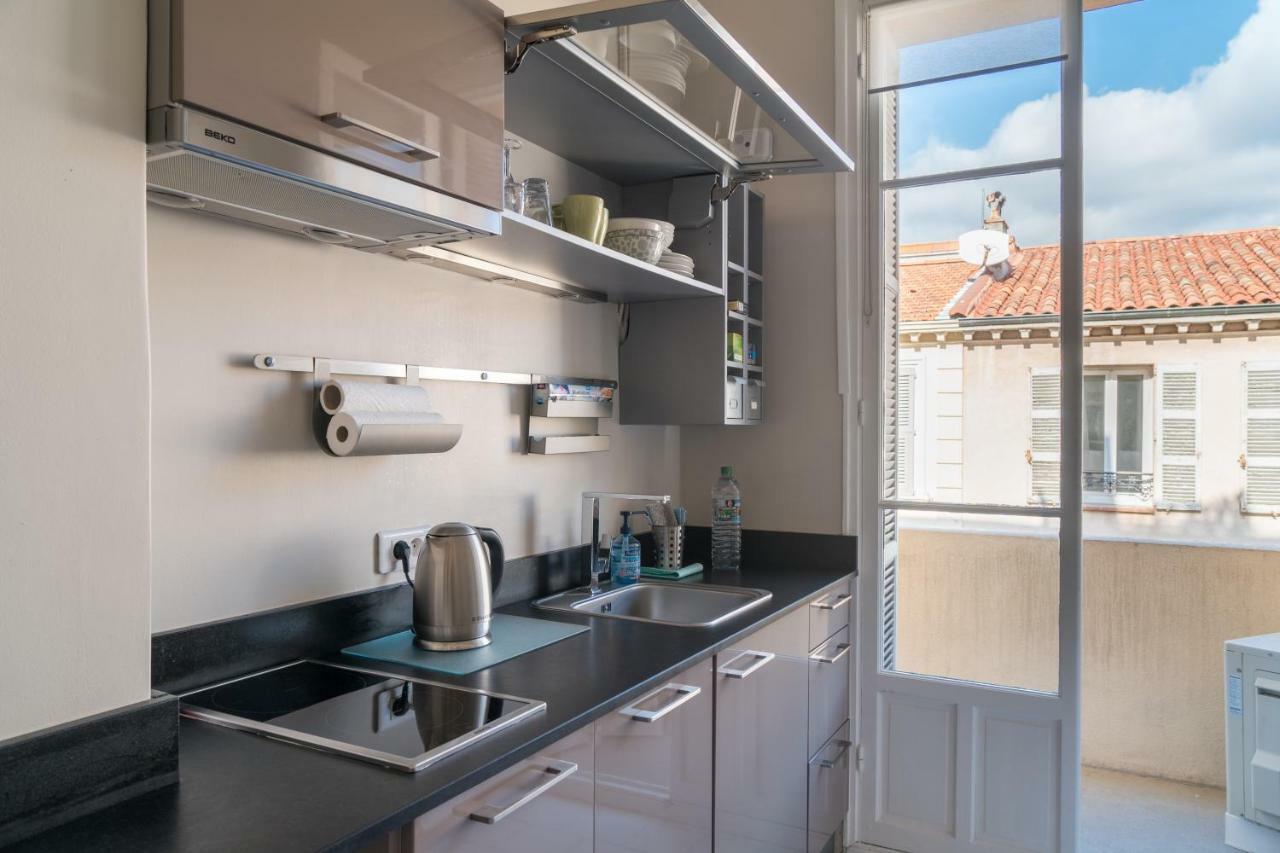Apartment Spacious One Bedroom - Great Location!