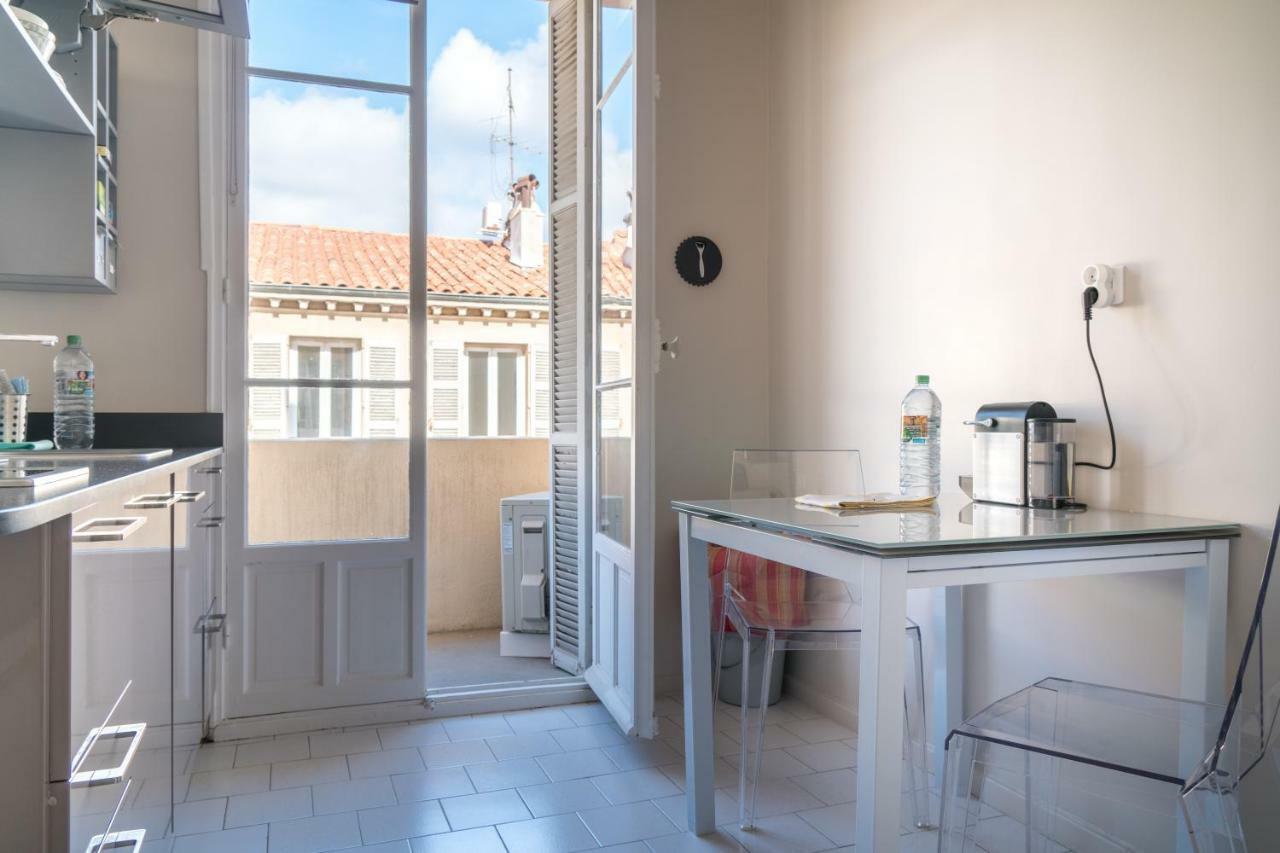 Spacious One Bedroom - Great Location! Cannes
