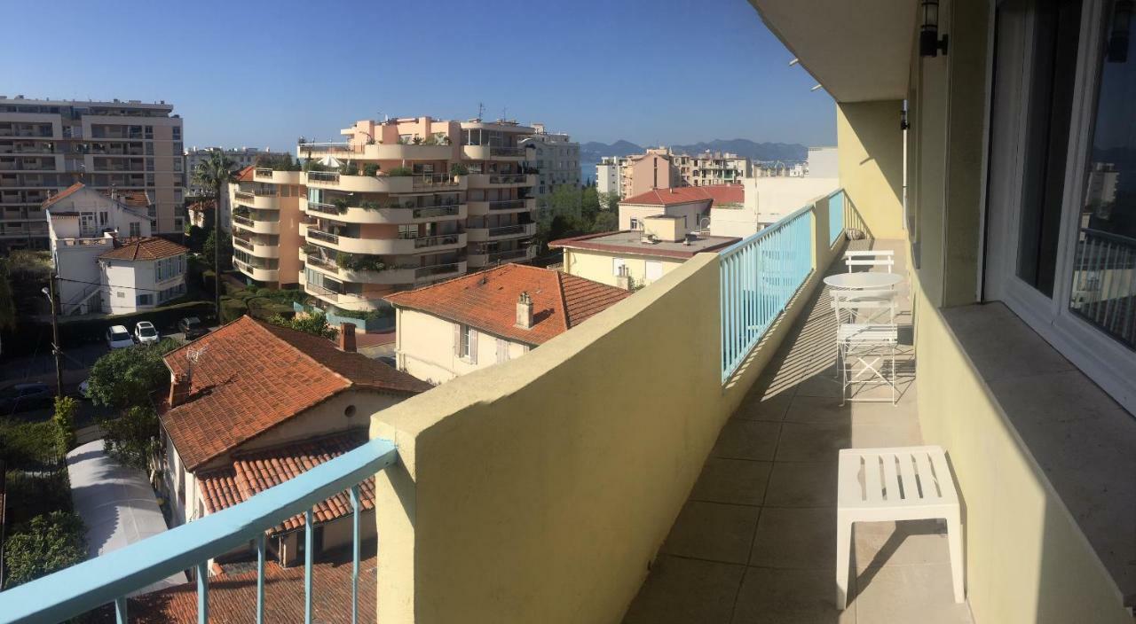 Les Pins Parasols Apartment