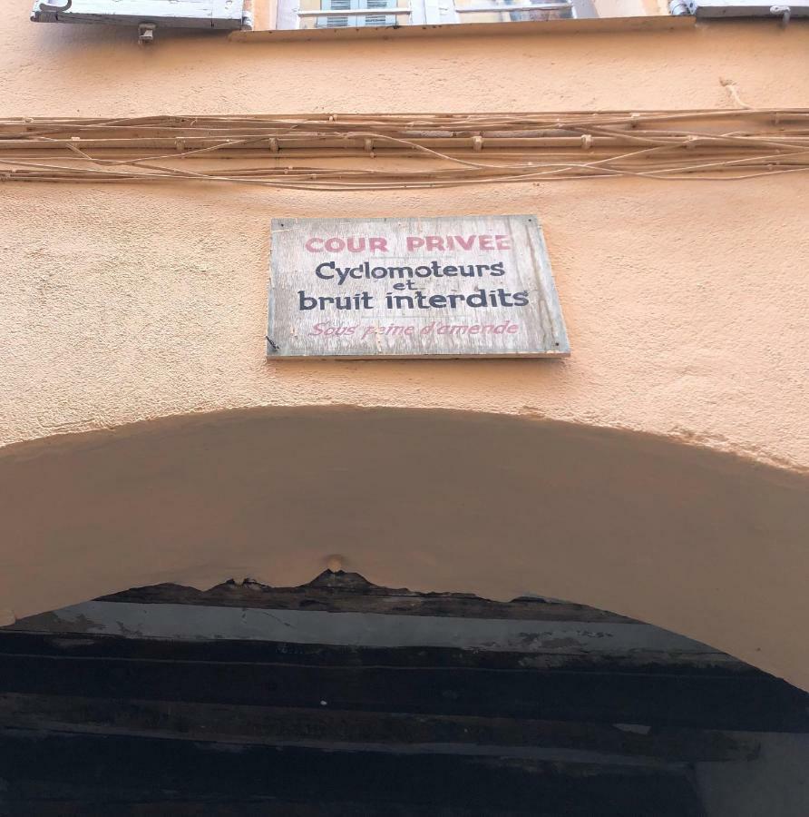 A Deux Pas Du Palais Des Festivals , Deux Pieces Dans Le Bas Du Quartier Historique Du Suquet A