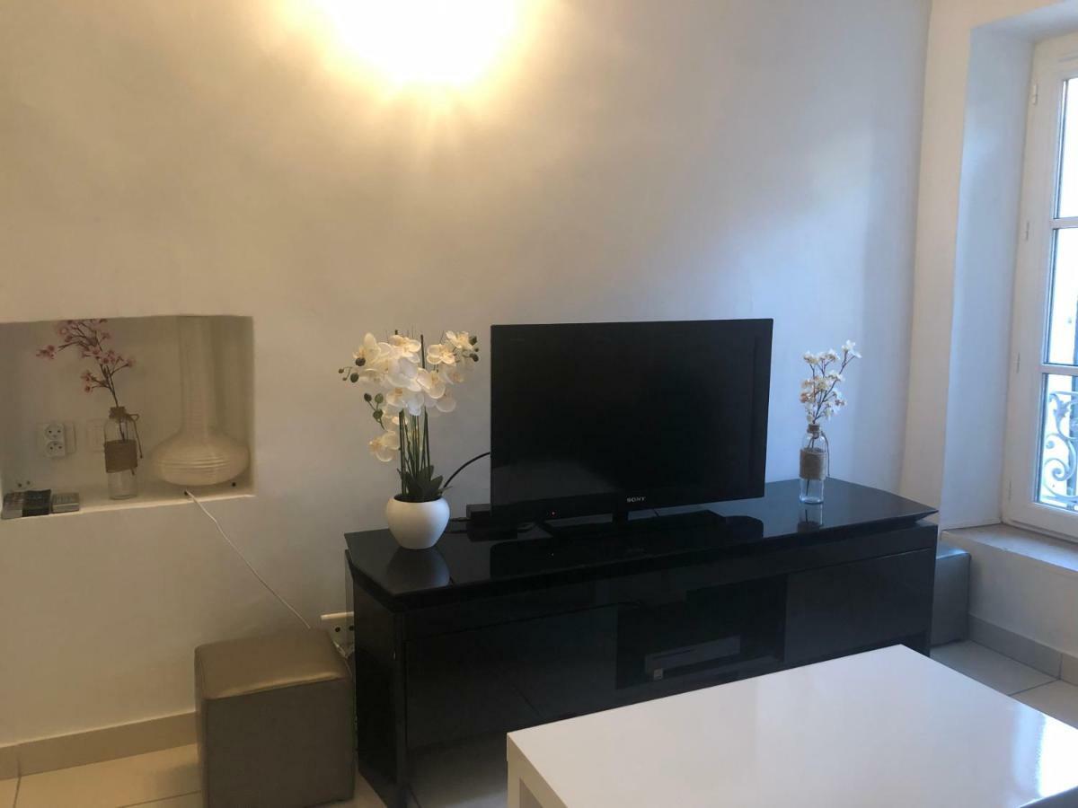 A Deux Pas Du Palais Des Festivals , Deux Pieces Dans Le Bas Du Quartier Historique Du Suquet A Apartment