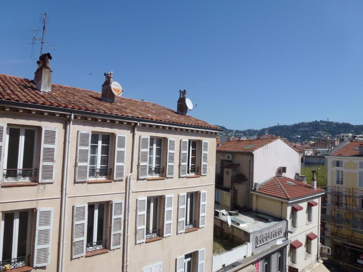 Apartment Spacious One Bedroom - Great Location!