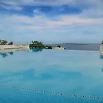 Immogroom - 2 Rooms - Renovated - Pool - Ac - Parking - Garden