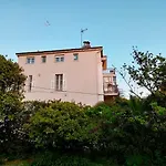 3 Rooms, 2 Bathrooms, In A Villa. Lightfull, Quiet And Charm