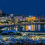 Sleep In Cannes Between Sea And Mountains