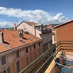 2 Pieces 2 Terrasses 100 M Croisette Tres Clair.
