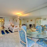 New Listing - Amazing Beach Views, 1-Bed Apt