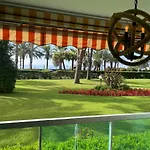4-Star Beachfront Appartment- Sea View