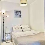 Lovely Flat With Covered Balcony In Cannes