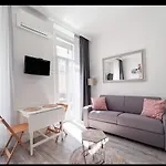 Studio Moderne Et Calme En Plein Centre
