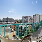 Modern Apartment - 3Br- 6P - Palm Beah
