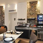 Hotel Renoir