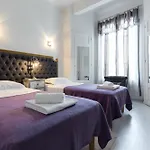 Centrally Located Modern 2 Bed Apartment In Cannes With Aircon And High Ceilings And Modern Design 696