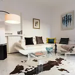 Centrally Located Modern 2 Bed Apartment In Cannes With Aircon And High Ceilings And Modern Design 696