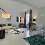Centrally Located Modern 2 Bed Apartment In Cannes With Aircon And High Ceilings And Modern Design 696
