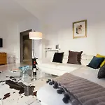 Centrally Located Modern 2 Bed Apartment In Cannes With Aircon And High Ceilings And Modern Design 696