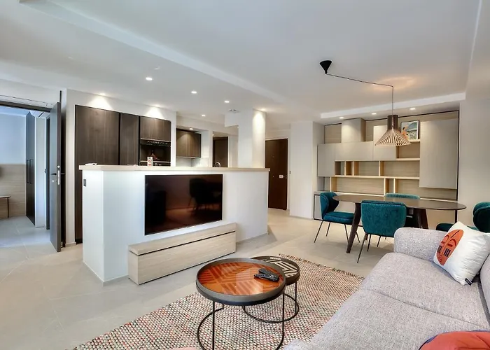 Luxury Flat With Balcony - City Center Cannes
