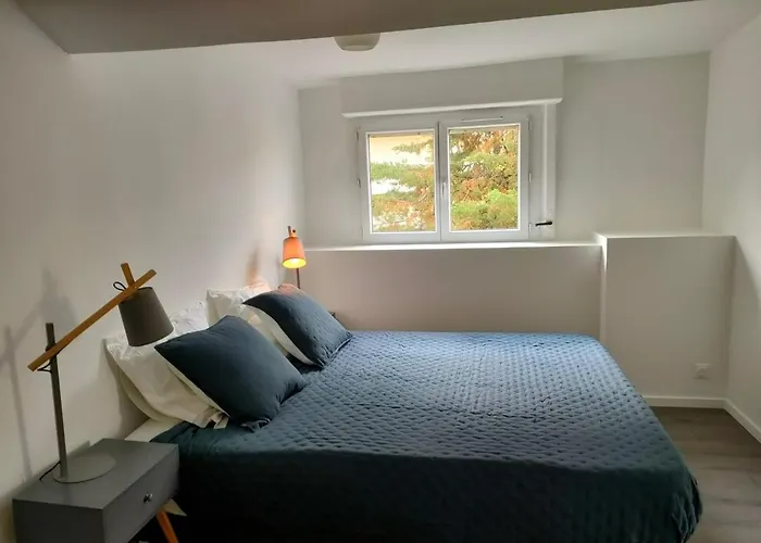 3 Rooms, 2 Bathrooms, In A Villa. Lightfull, Quiet And Charm
