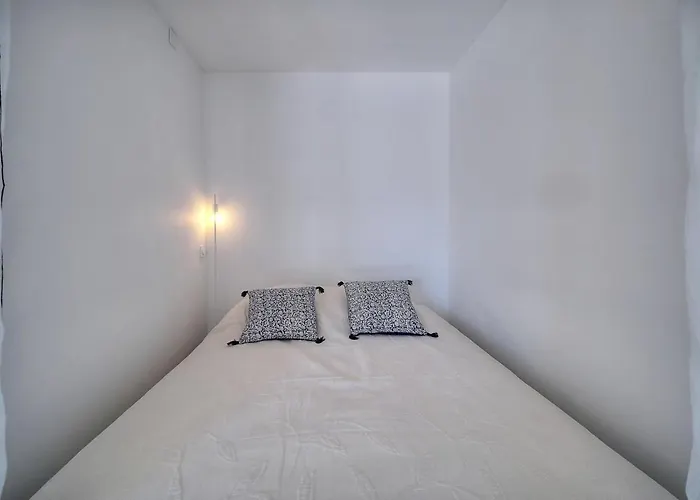 Ref 1745 - Cannes Center - Studio For Rent