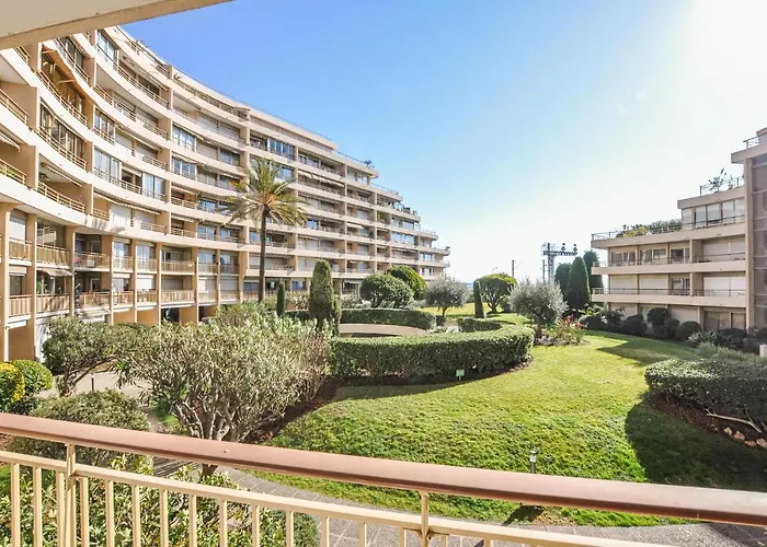 2 Bedroom Amazing Apartment In Cannes