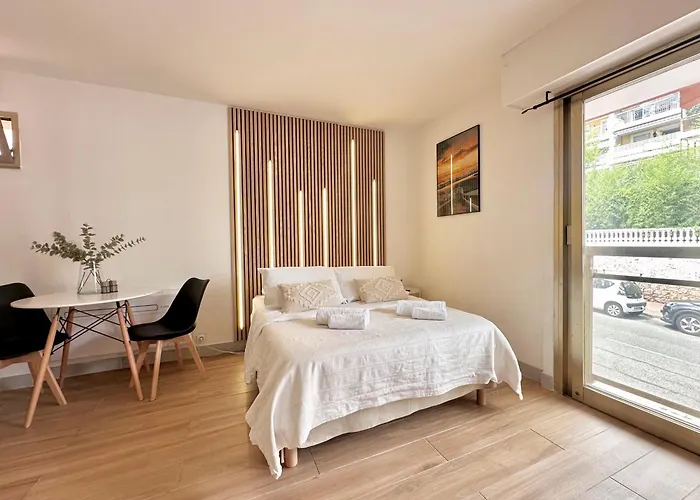 Evasion Cannes : Baignoire Spa, Ac, Wifi, Netflix