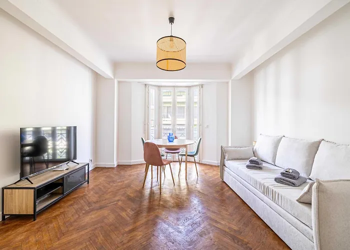 Elegance And Refinement, Proximity To La Croisette