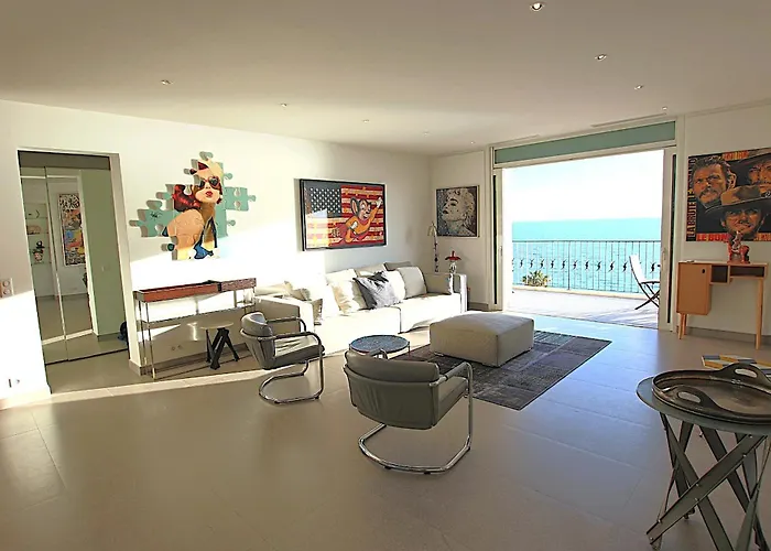130 M3 Apartment With 3 En-Suite Bedrooms And Exceptional Sea View