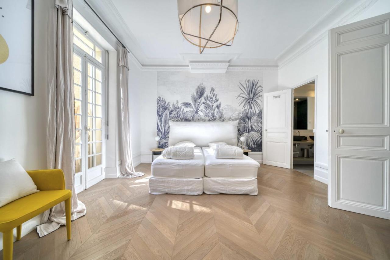 Luxury - Center