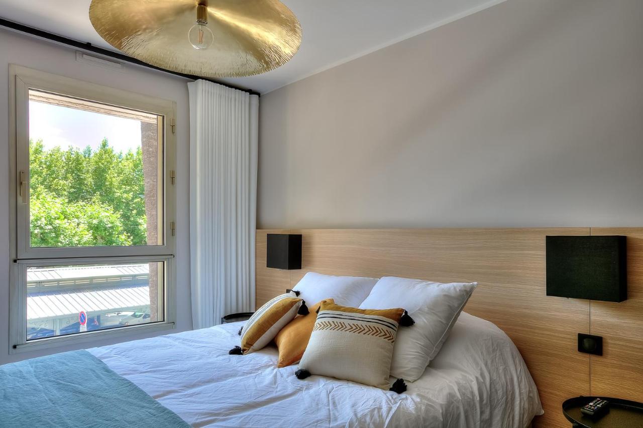 Apartment Luxury Flat With Balcony - Center
