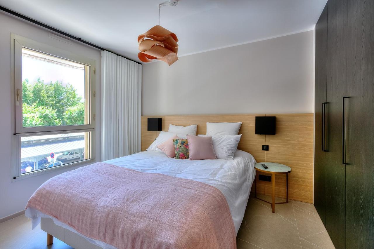 Luxury Flat With Balcony - Center Apartment *