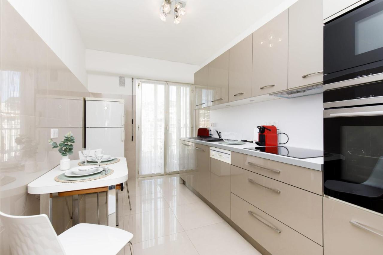 On La Croisette Fabulous Sea View 1 Bed Cannes