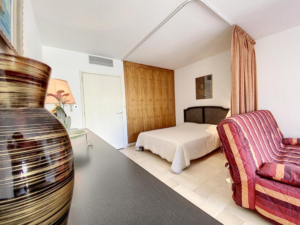 Gray D'albion Bon500 Apartment