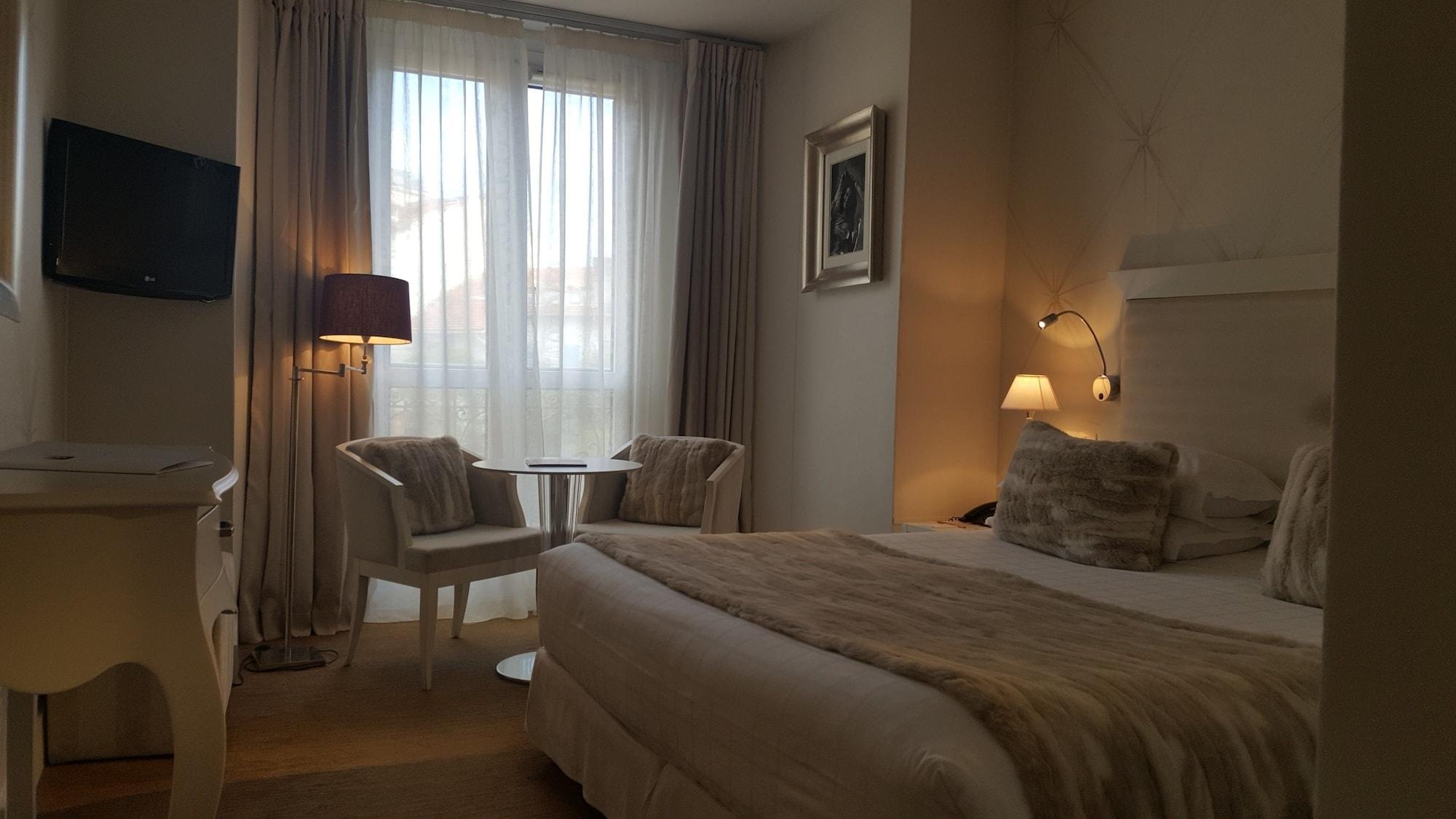 Renoir Hotel