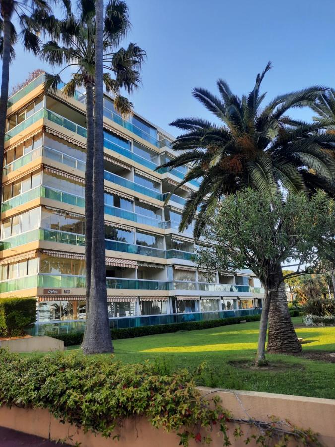 Apartment 4-star Beachfront Appartment- Sea View Cannes