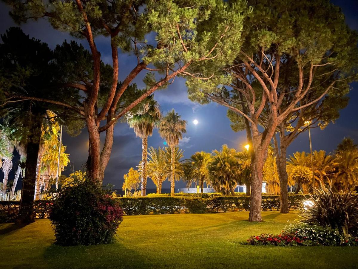 4-star Beachfront Appartment- Sea View * Cannes