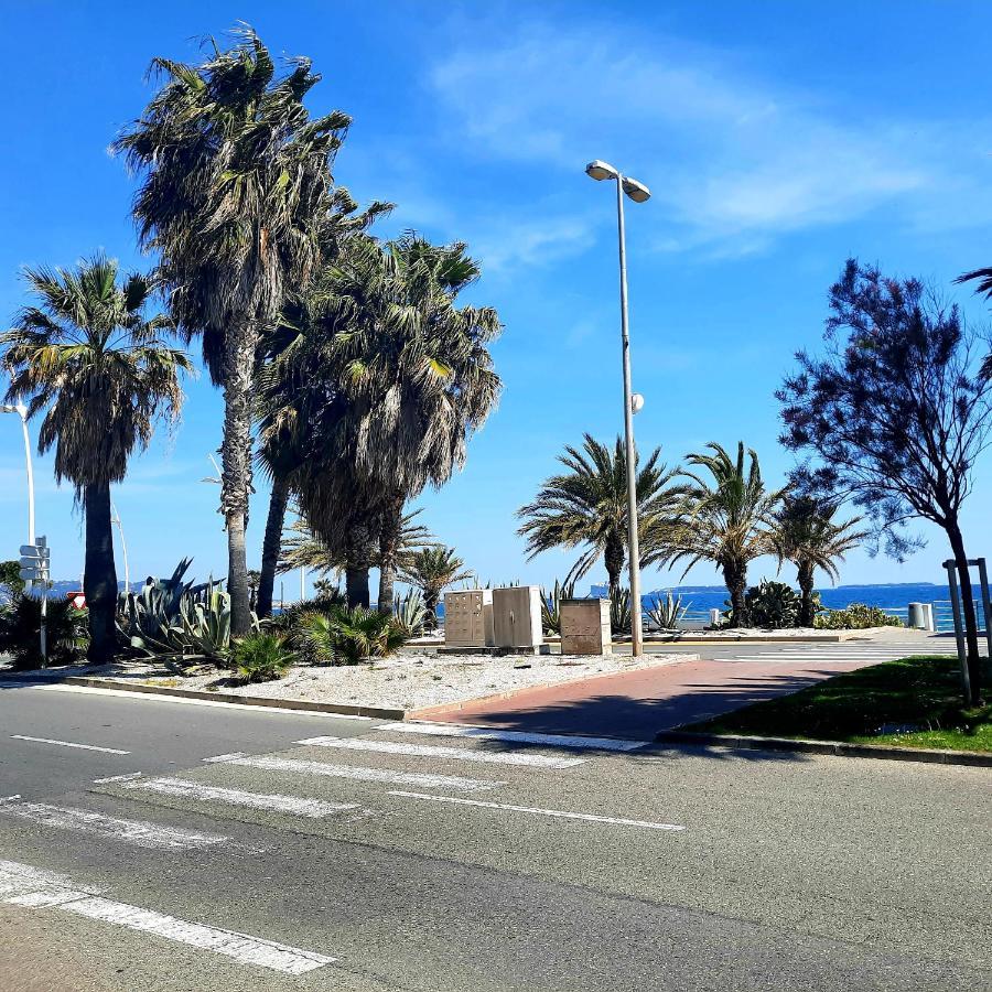 4-star Beachfront Appartment- Sea View Apartment Cannes