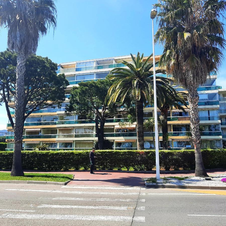 Apartment 4-star Beachfront Appartment- Sea View Cannes