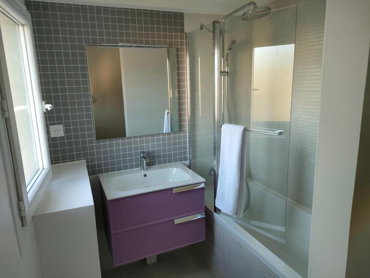 3 Rooms, 2 Bathrooms, In A Villa. Lightfull, Quiet And Charm * Cannes