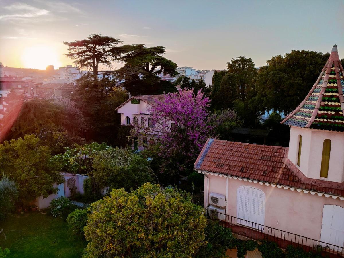 3 Rooms, 2 Bathrooms, In A Villa. Lightfull, Quiet And Charm