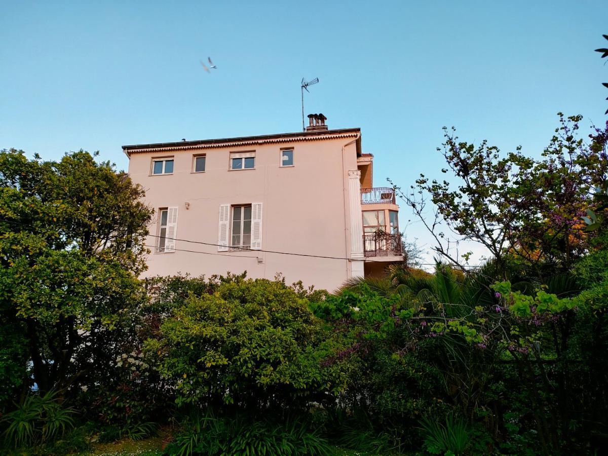 3 Rooms, 2 Bathrooms, In A Villa. Lightfull, Quiet And Charm Apartment Cannes